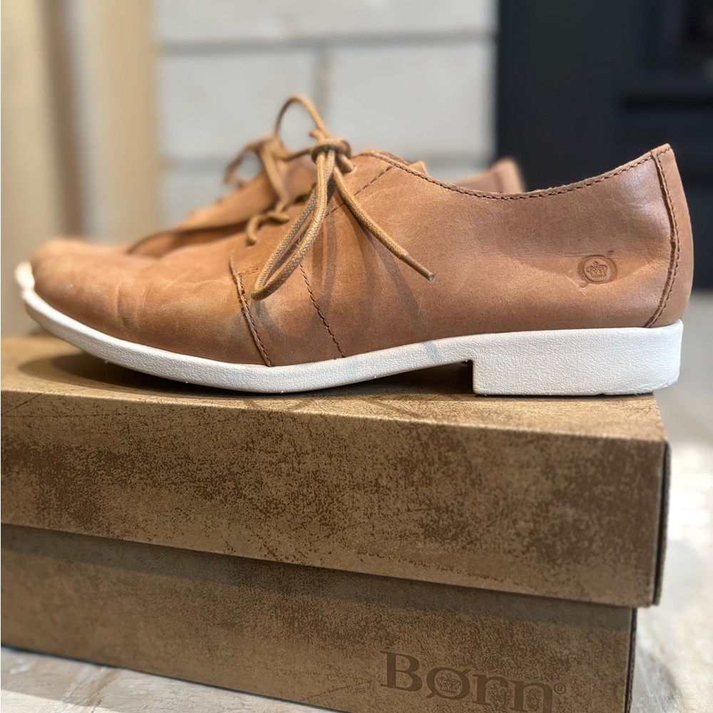 Women’s tan/cognac size 8 Born Passi size 8 very lightly worn